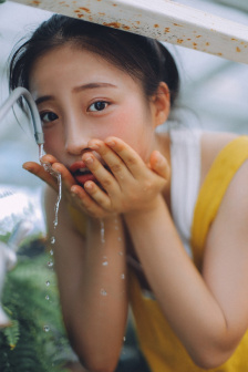 年轻的小姨子在线播放